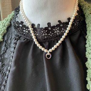 Origami owl Pearl Necklace with locket clasp